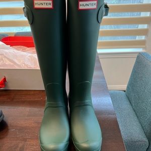 Hunter Tall Rain Boots. Women’s size 9 in dark green